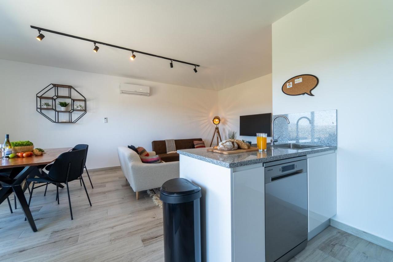 Apartamento A Gaivota - Walking Distance To Monte Clerigo And Amoreira Beaches *