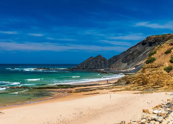 A Gaivota - Walking Distance To Monte Clerigo And Amoreira Beaches