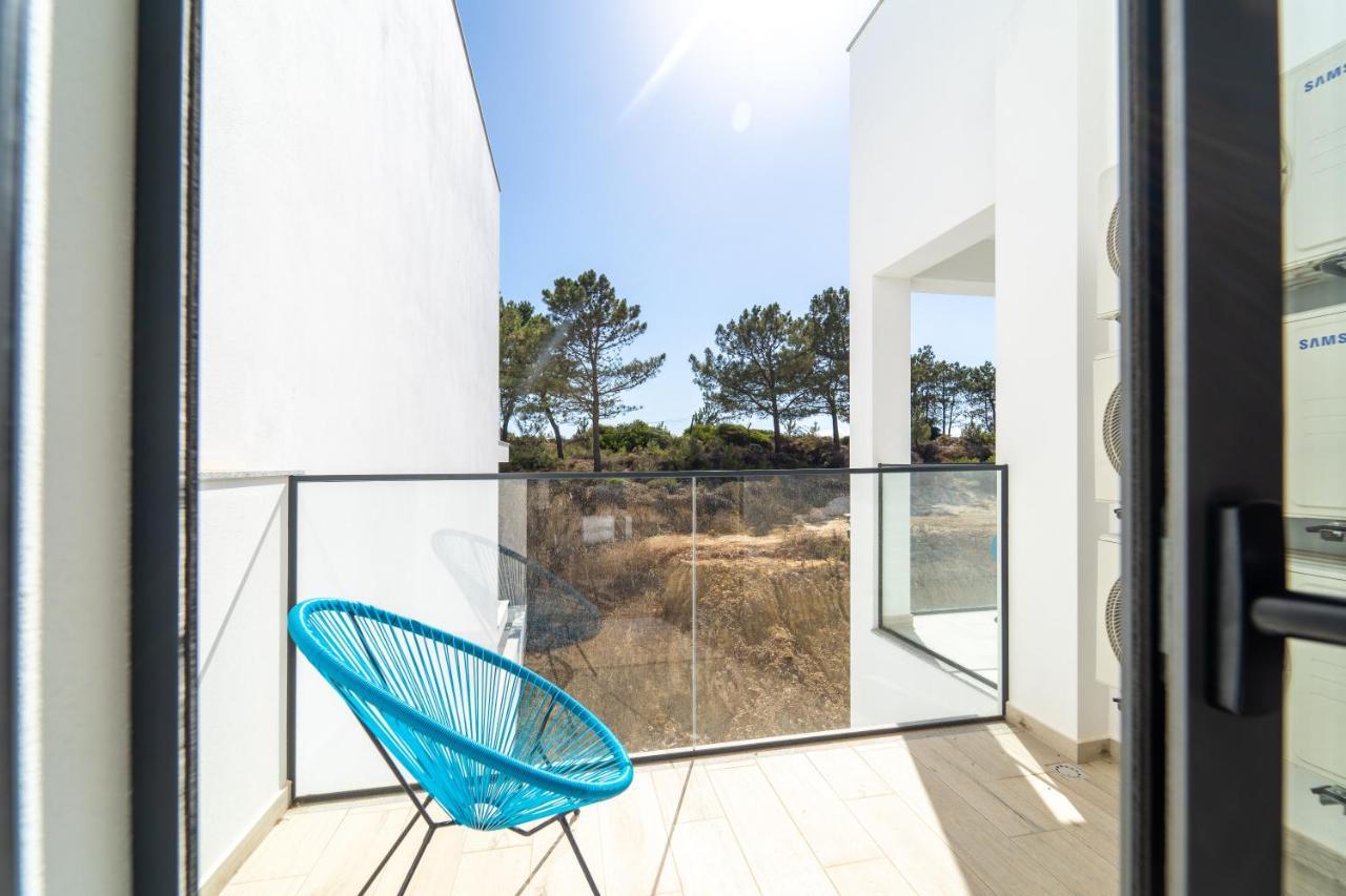 A Gaivota - Walking Distance To Monte Clerigo And Amoreira Beaches Apartment