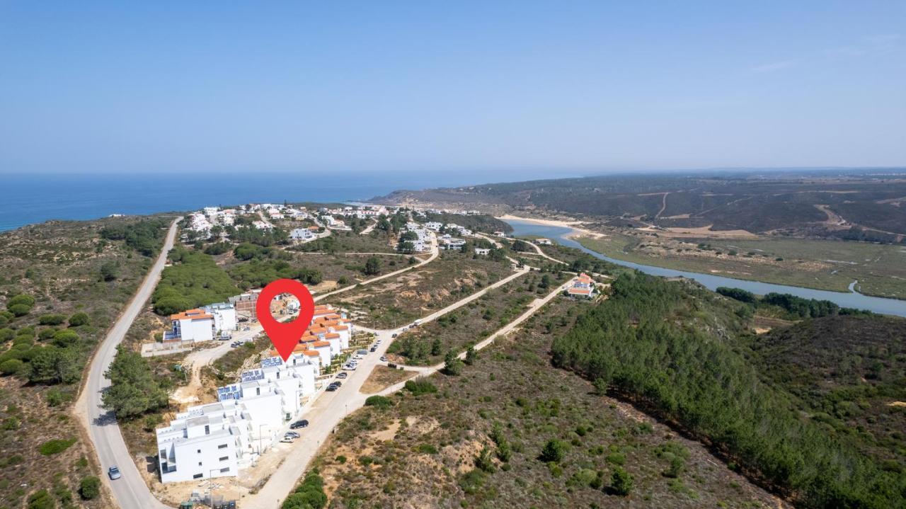 A Gaivota - Walking Distance To Monte Clerigo And Amoreira Beaches Apartment
